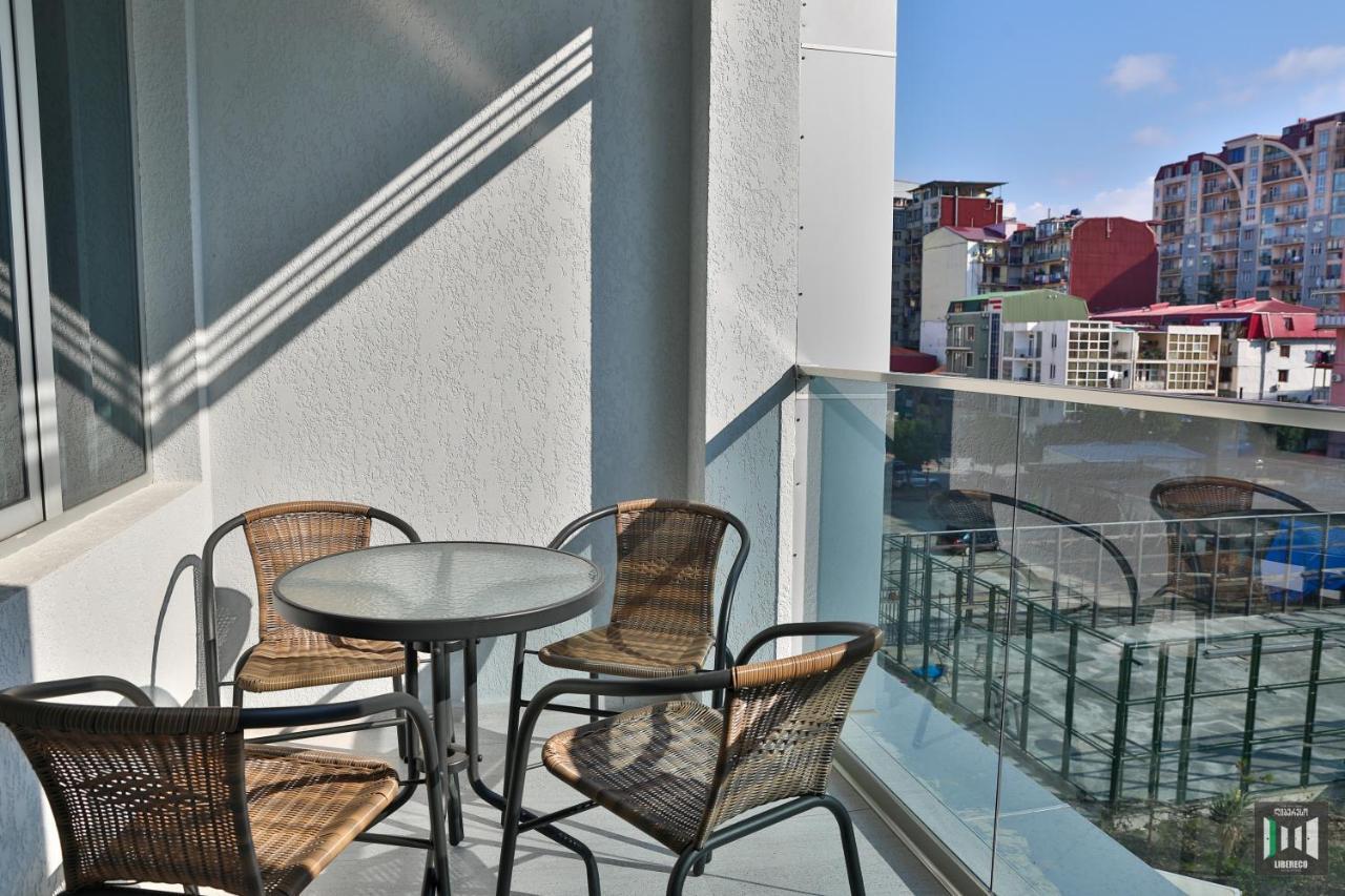 Libereco Aparthotel Batumi Esterno foto