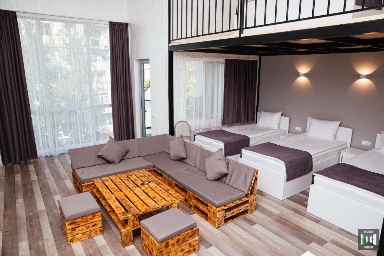Libereco Aparthotel Batumi Esterno foto
