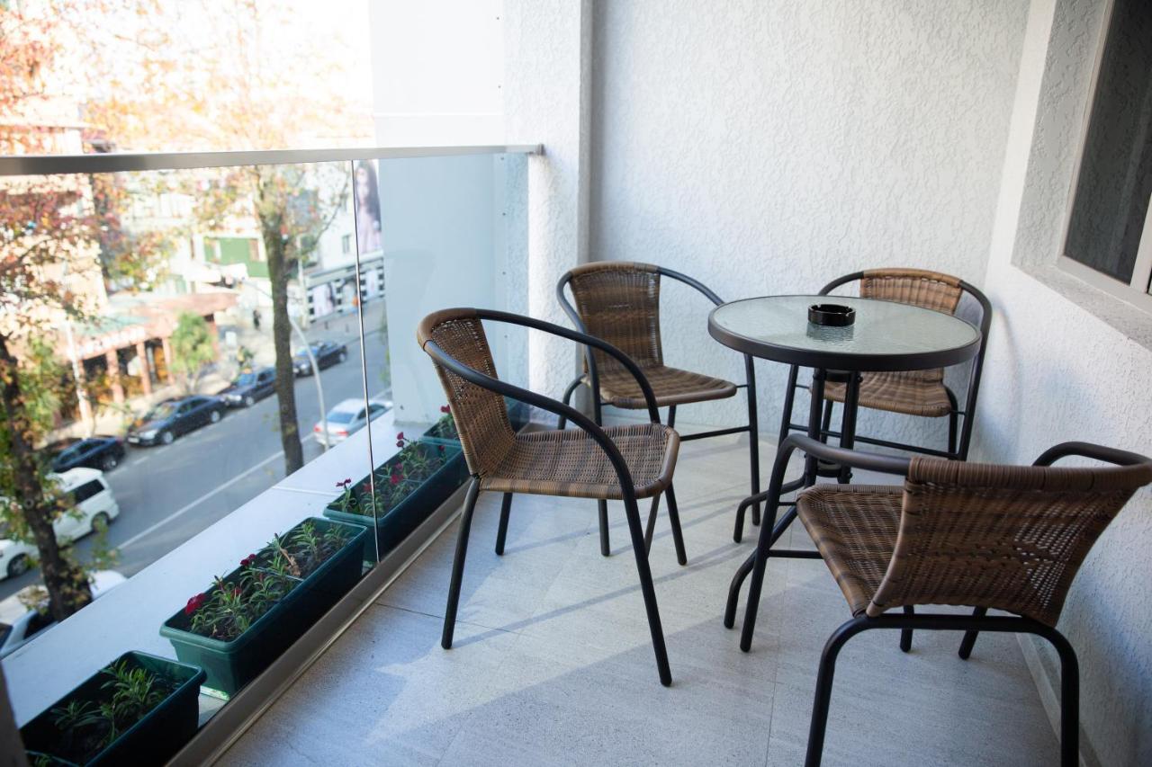 Libereco Aparthotel Batumi Esterno foto