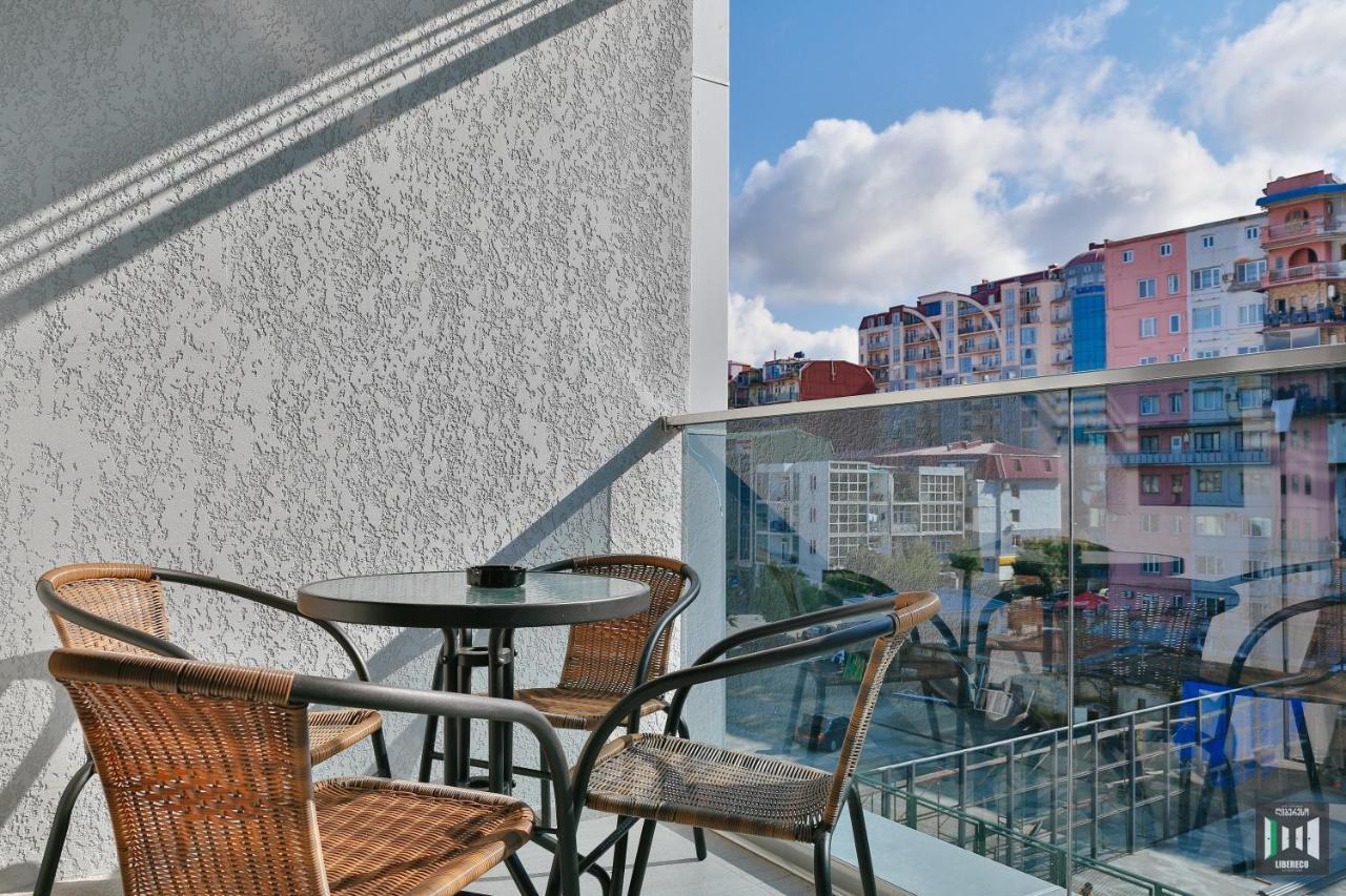 Libereco Aparthotel Batumi Esterno foto