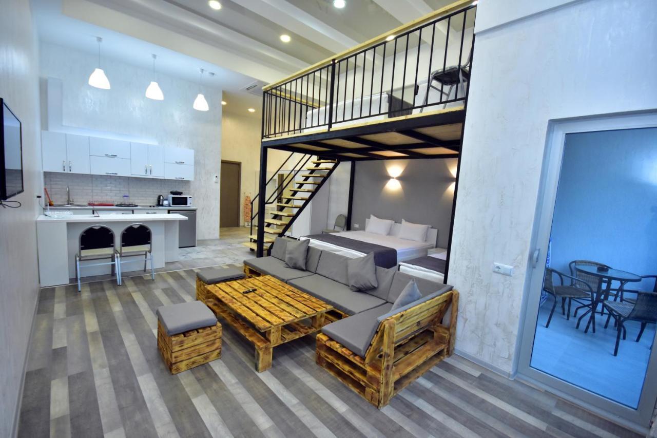 Libereco Aparthotel Batumi Esterno foto